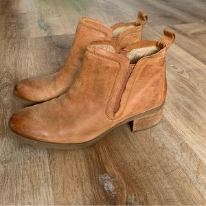Korks Leather Booties - Tan